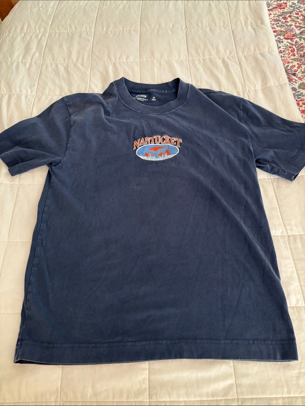 Hollister men’s Sz XS NWOT Navy Short Sleeve Nantucket Graphic Tee